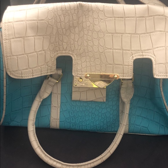 Handbags - Picture 2 of 6
